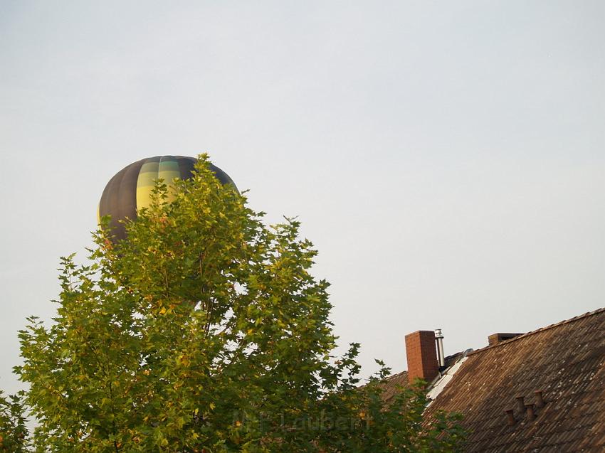 Heissluftballon im vorbei fahren  P01.JPG